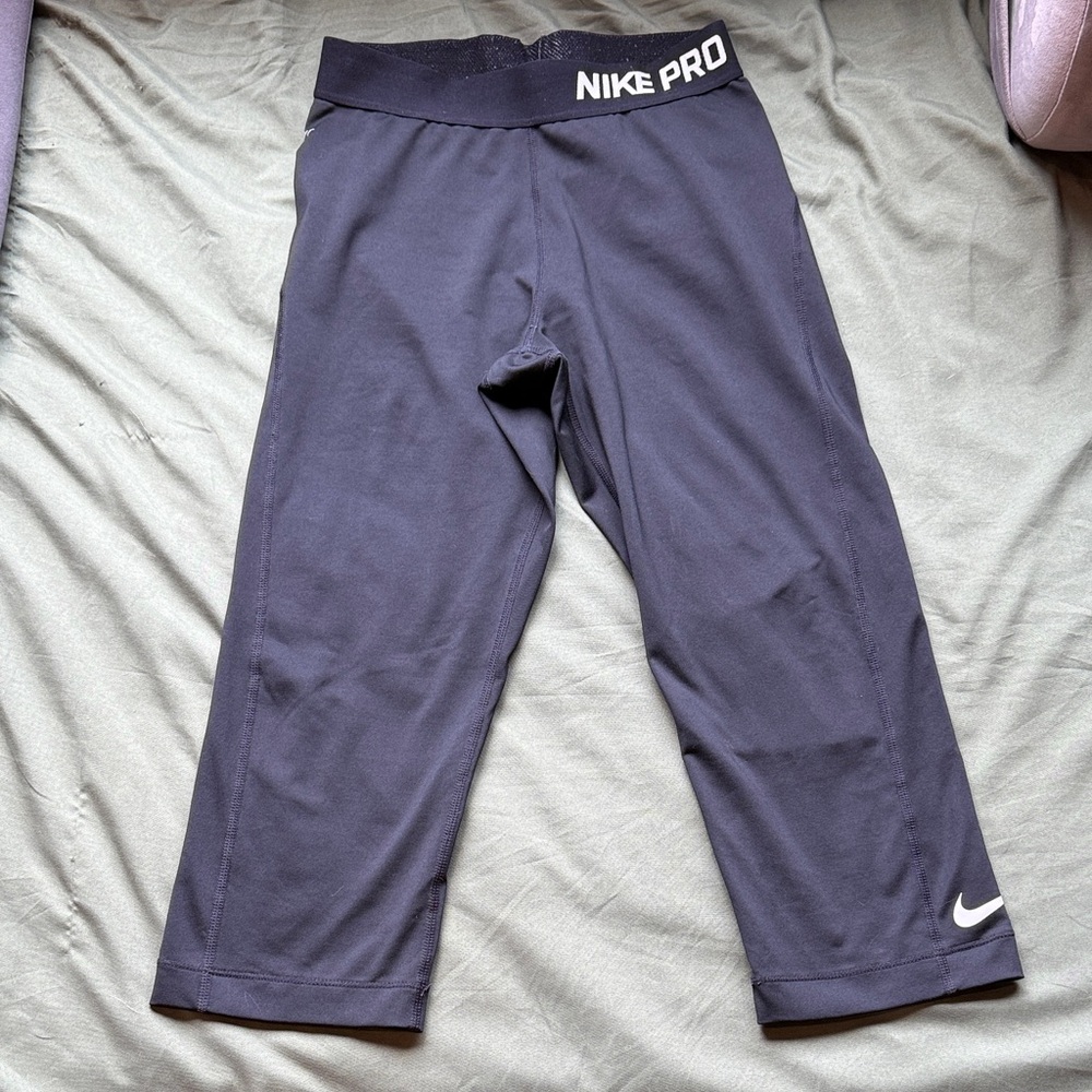 Nike Dri-Fit women’s small work out capri